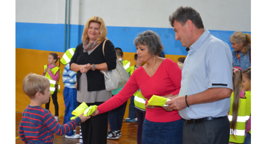 Rančevi i reflektujući prsluci za početak školske godine